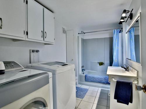 Salle de bains - 581 Rue Notre-Dame, Notre-Dame-Du-Bon-Conseil - Village, QC - Indoor Photo Showing Laundry Room