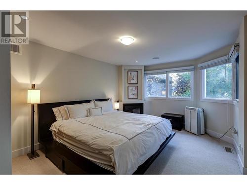 2094 Abbott Street, Kelowna, BC - Indoor Photo Showing Bedroom