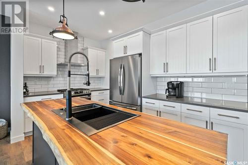 579 Kalra Street, Saskatoon, SK - Indoor Photo Showing Kitchen With Double Sink With Upgraded Kitchen