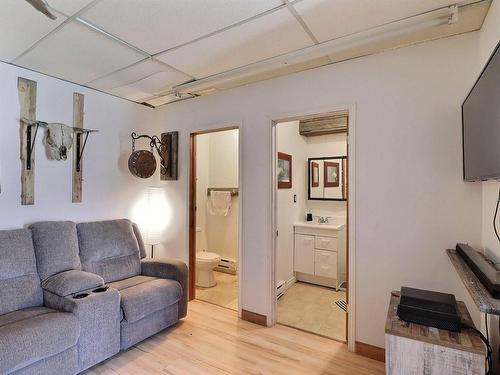 Vue d'ensemble - 521  - 525 1Re Rue O., Barraute, QC - Indoor Photo Showing Living Room