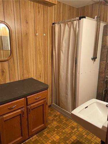 23 Crystal Avenue W, Crystal City, MB - Indoor Photo Showing Bathroom