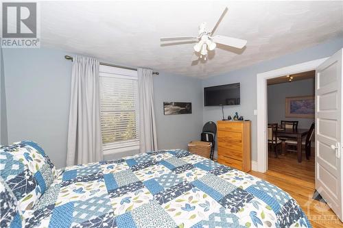 24 Seneca Street, Ottawa, ON - Indoor Photo Showing Bedroom