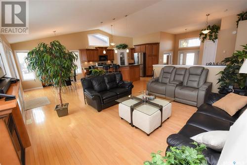 318 Brooks Road, Estevan, SK - Indoor Photo Showing Living Room