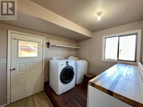 2421 Willow Drive, 70 Mile House, BC - Indoor Photo Showing Laundry Room