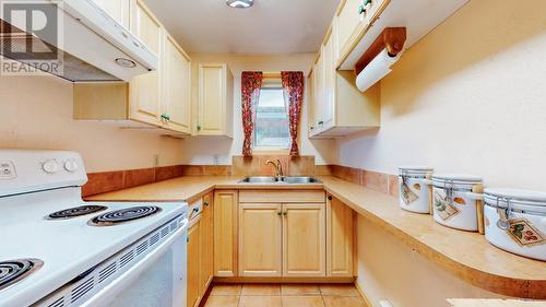 294 Road 6, Oliver, BC - Indoor Photo Showing Kitchen With Double Sink