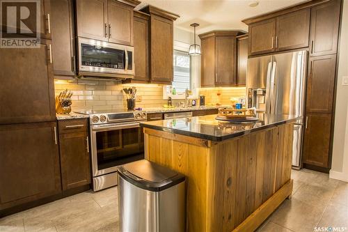 991 112Th Street, North Battleford, SK - Indoor Photo Showing Kitchen With Upgraded Kitchen