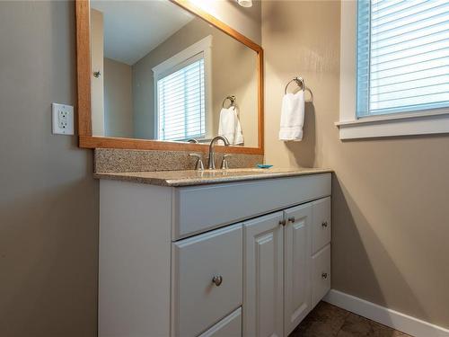 731 Noble Rd, Quadra Island, BC - Indoor Photo Showing Bathroom