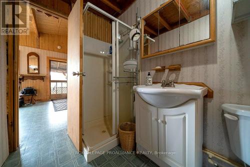 358A Little Finch Lake Rd, Addington Highlands, ON - Indoor Photo Showing Bathroom