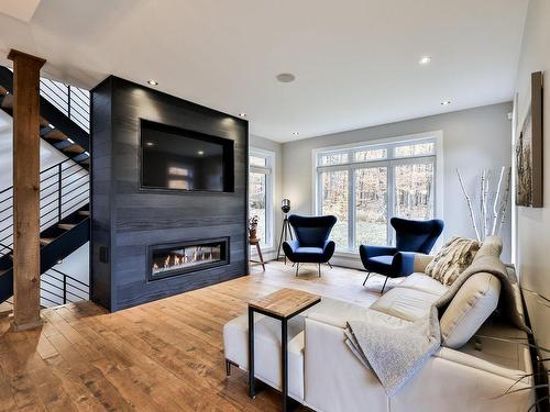 Salon - 280 Ch. De Blue Hills, Morin-Heights, QC - Indoor Photo Showing Living Room With Fireplace