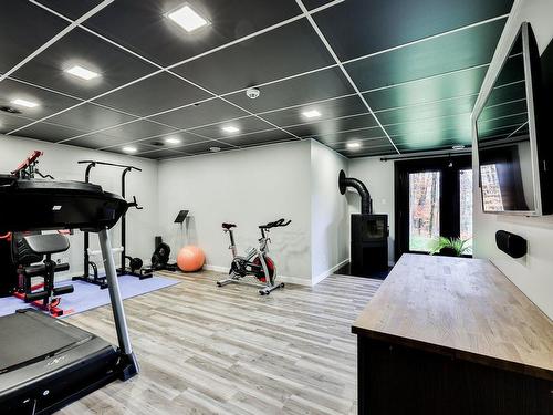 Salle familiale - 280 Ch. De Blue Hills, Morin-Heights, QC - Indoor Photo Showing Gym Room