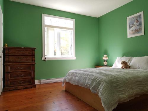 Bedroom - 291 Ch. Des Pélicans, Lac-Supérieur, QC - Indoor Photo Showing Bedroom