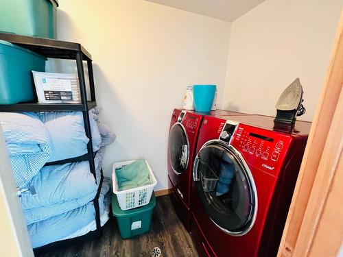 8257 Grainger Road, Canal Flats, BC - Indoor Photo Showing Laundry Room