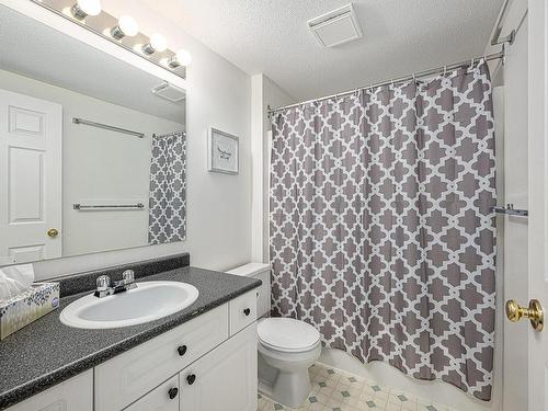 209-1105 Henry Rd, Courtenay, BC - Indoor Photo Showing Bathroom