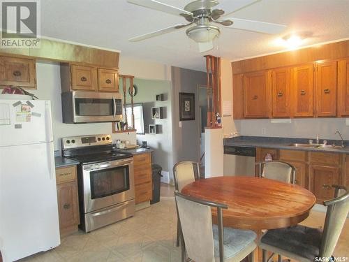4 2Nd Street E, Willow Bunch, SK - Indoor Photo Showing Kitchen