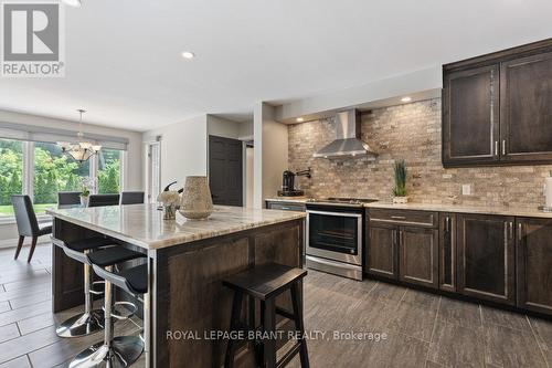 17 Scarfe Gdns, Brantford, ON - Indoor Photo Showing Kitchen With Upgraded Kitchen