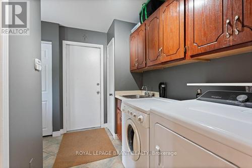 17 Scarfe Gdns, Brantford, ON - Indoor Photo Showing Laundry Room