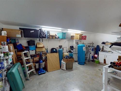 9891 Spalding Rd, Pender Island, BC - Indoor Photo Showing Garage