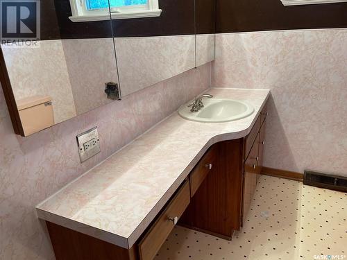 1801 First Street, Estevan, SK - Indoor Photo Showing Bathroom