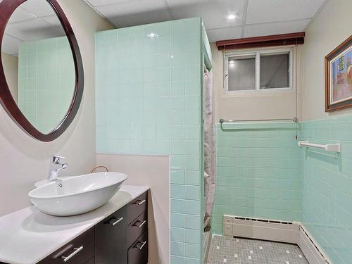 Bathroom - 111 Rue Vallée, Salaberry-De-Valleyfield, QC - Indoor Photo Showing Bathroom