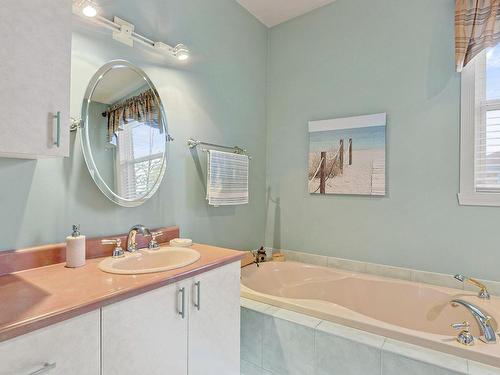 Salle de bains - 111 Rue Vallée, Salaberry-De-Valleyfield, QC - Indoor Photo Showing Bathroom