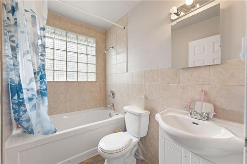 unit 4 bathroom - 256 South Drive, Simcoe, ON - Indoor Photo Showing Bathroom