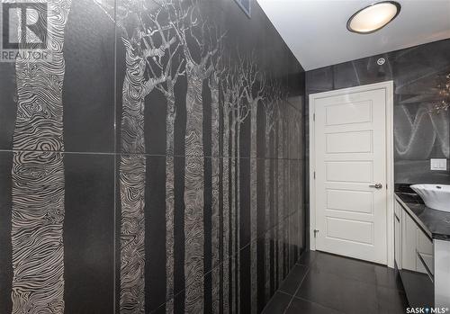 506 157 2Nd Avenue N, Saskatoon, SK - Indoor Photo Showing Bathroom
