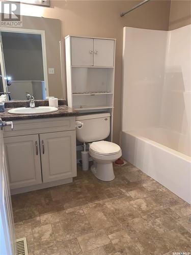 101 503 Colonel Otter Drive, Swift Current, SK - Indoor Photo Showing Bathroom