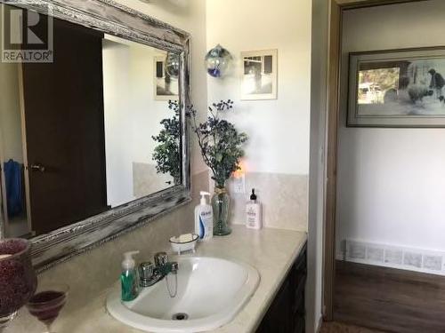 4210 White Lake Road, Tappen, BC - Indoor Photo Showing Bathroom