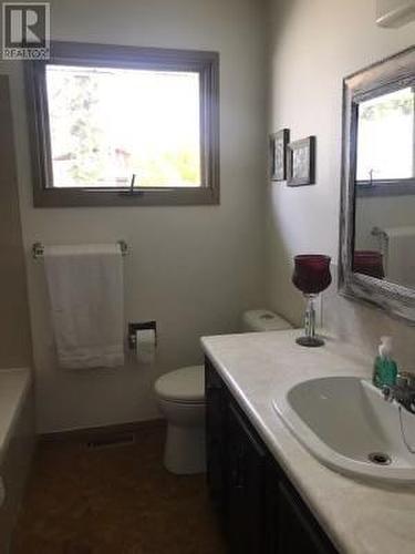 4210 White Lake Road, Tappen, BC - Indoor Photo Showing Bathroom
