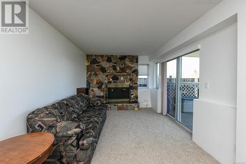 5594 7Th St, Union Bay, BC - Indoor Photo Showing Living Room With Fireplace