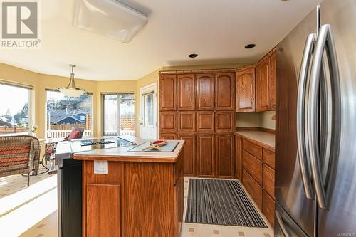 5594 7Th St, Union Bay, BC - Indoor Photo Showing Kitchen