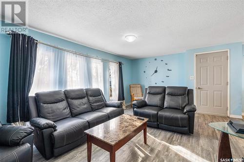 6 4Th Ave Court, Allan, SK - Indoor Photo Showing Living Room
