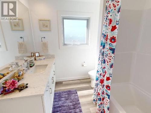 7324 Edgehill Crescent, Powell River, BC - Indoor Photo Showing Bathroom