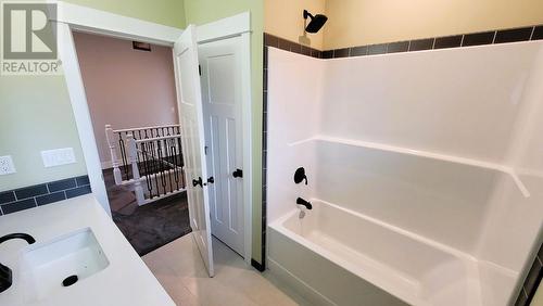 4920 Riverside Avenue, Grand Forks, BC - Indoor Photo Showing Bathroom