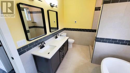 4920 Riverside Avenue, Grand Forks, BC - Indoor Photo Showing Bathroom