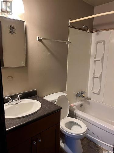 445 12Th Street E, Prince Albert, SK - Indoor Photo Showing Bathroom