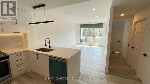 311 - 600 Eglinton Avenue E, Toronto, ON - Indoor Photo Showing Kitchen With Upgraded Kitchen