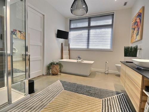Bathroom - 243 Ch. Du Rocher, Piedmont, QC - Indoor Photo Showing Bathroom