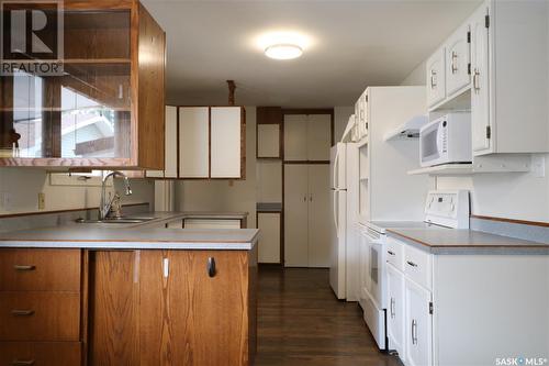319 Anglia Crescent, Rosetown, SK - Indoor Photo Showing Kitchen With Double Sink
