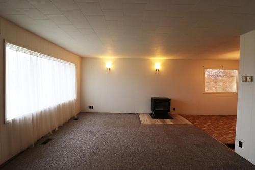 6045 Tower Road, Grand Forks, BC - Indoor Photo Showing Other Room