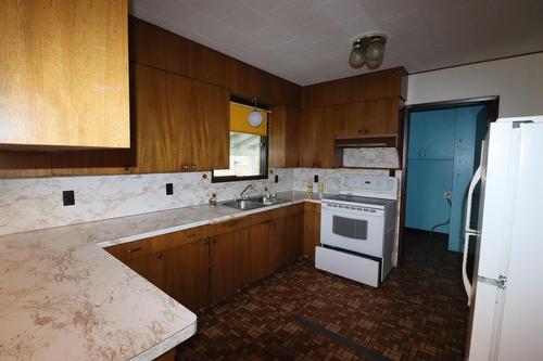 6045 Tower Road, Grand Forks, BC - Indoor Photo Showing Kitchen With Double Sink