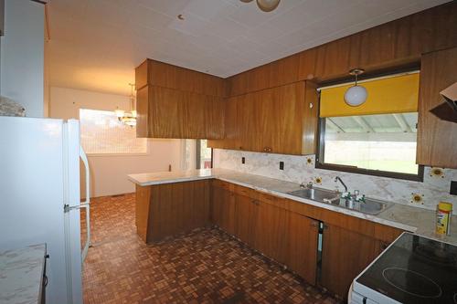 6045 Tower Road, Grand Forks, BC - Indoor Photo Showing Kitchen