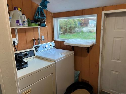 446 Festubert St, Duncan, BC - Indoor Photo Showing Laundry Room