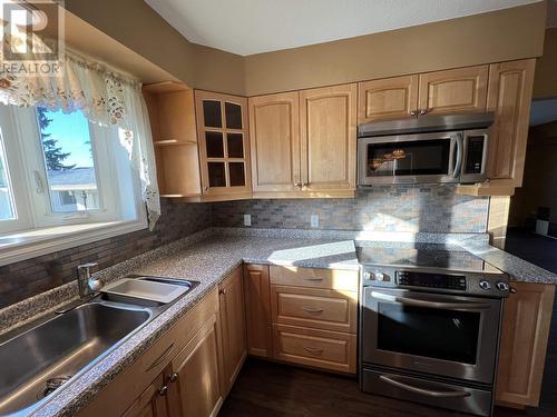 743 Walkem Street, Quesnel, BC - Indoor Photo Showing Kitchen With Double Sink