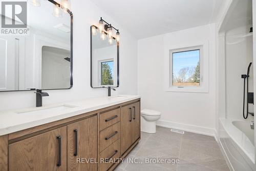 697 Quaker Road, Pelham, ON - Indoor Photo Showing Bathroom