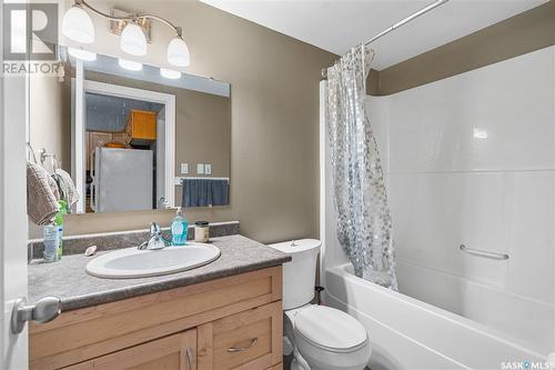 312 33Rd Street E, Saskatoon, SK - Indoor Photo Showing Bathroom