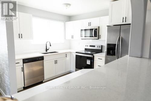 1186 Windbreak St, Kamloops, BC - Indoor Photo Showing Kitchen With Double Sink