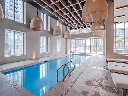 Piscine - 3310-1288 Rue St-Antoine O., Montréal (Ville-Marie), QC - Indoor Photo Showing Other Room With In Ground Pool