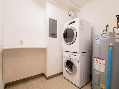 404-33 Mount Benson St, Nanaimo, BC - Indoor Photo Showing Laundry Room