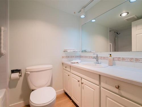 404-33 Mount Benson St, Nanaimo, BC - Indoor Photo Showing Bathroom